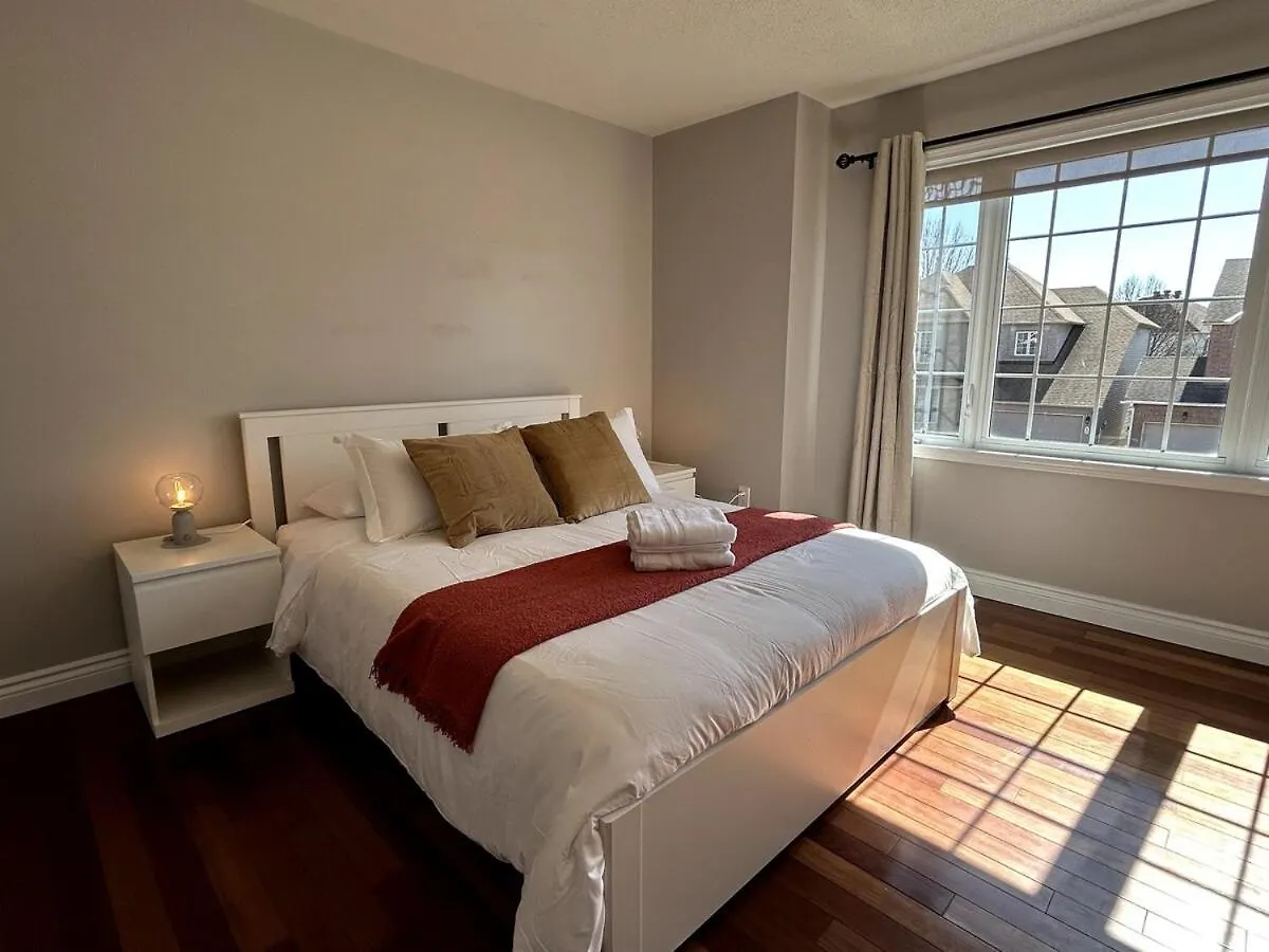 Spacious 4Br Near Kanata Tech Park Ottawa 0*,  Canada